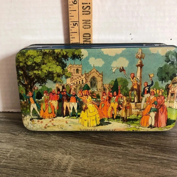 Vtg Candy Tin Dickensian  Memories - Picture 9 of 10